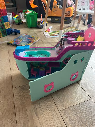Gabby dollhouse boat and figured