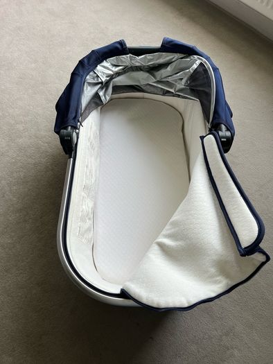 Uppa Baby Vista Carrycot V1 .