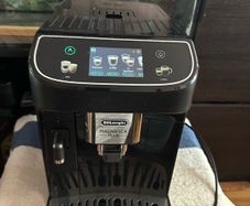 DeLonghi Magnifica Plus Bean To Cup Automatic Coffee Machine - Black