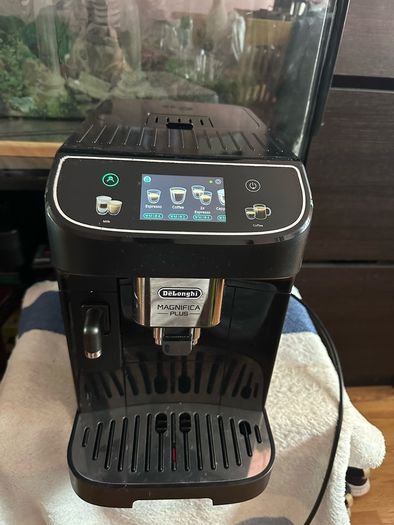 DeLonghi Magnifica Plus Bean To Cup Automatic Coffee Machine - Black