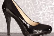 black lacquered heels size uk 2