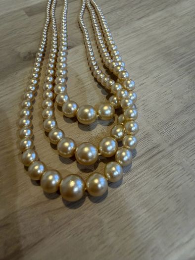 Pearl necklace and bracelet