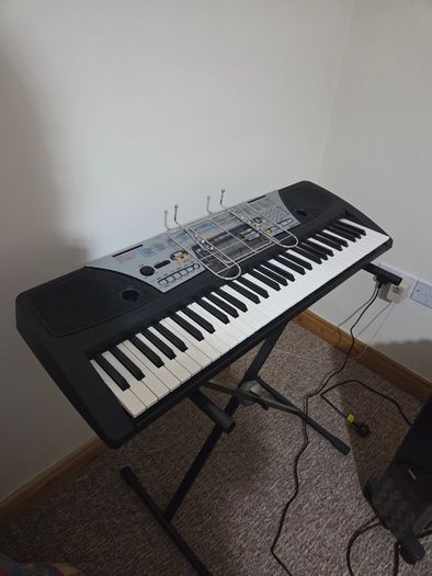 Yamaha PSR-175 Keyboard with Stand