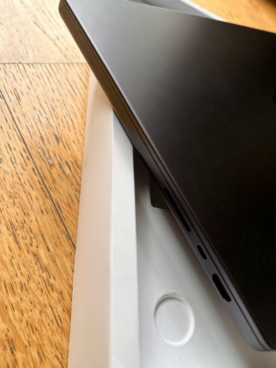 MacBook Pro 16 M3 Pro / 18GB / 1TB