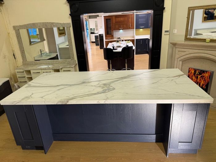 Kitchen worktops, kitchen islands and kitchen cabinets