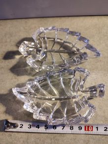 Set Of 2 Crystal Leave As Trinklt Dish.