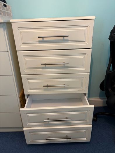 Chest of drawers