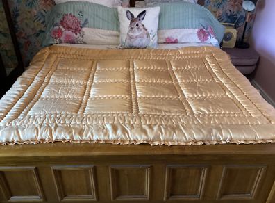 Vintage Slumbalux Satin Padded Quilt