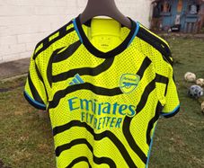 Arsenal 23/24 Away kit Medium