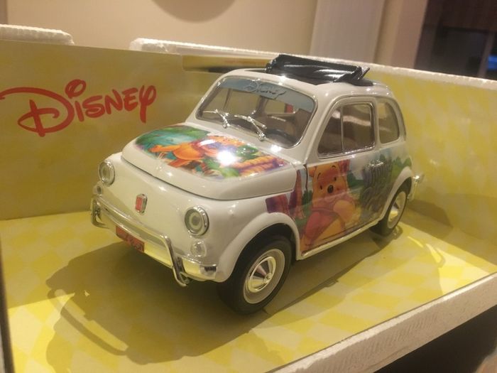 Fiat 500 Disney Winnie the Pooh Scale 1/18 Burago