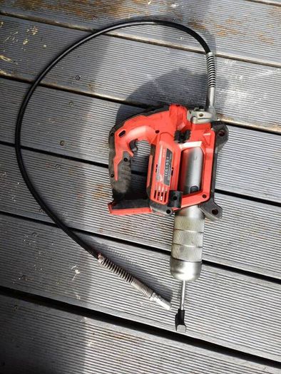 Milwaukee M18 18V Cordless Grease Gun (M18 GG) - Body Only