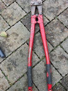 bolt cutters
