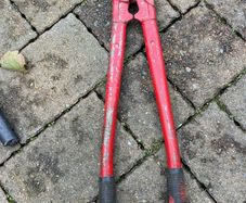 bolt cutters