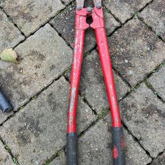 bolt cutters