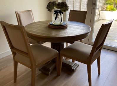 Dining table & 5 chairs