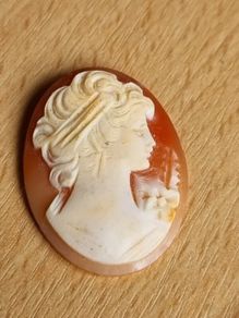 oval shell CAMEO