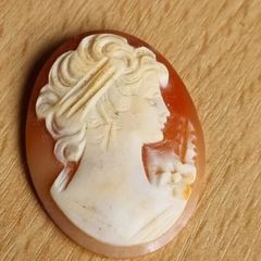 oval shell CAMEO