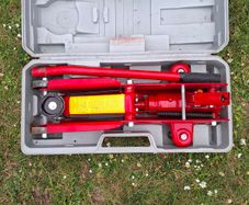 Hydraulic car jack