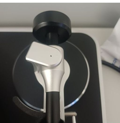 Hi End Audiophile Quality Clearaudio Concept Turntable With a top Verify tonearm upgrade, absolutely Pristine like New boxed Stunning