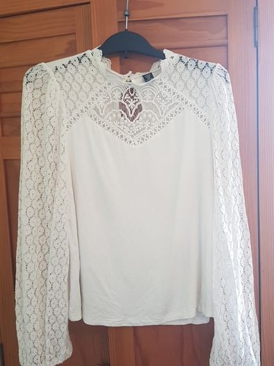 White Decorative Top Long Sleeves