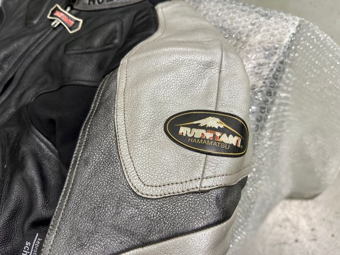 Kushitani two piece leathers size Euro 52