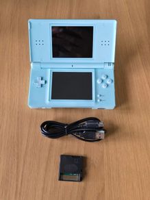 Nintendo DS Lite + R4 Card