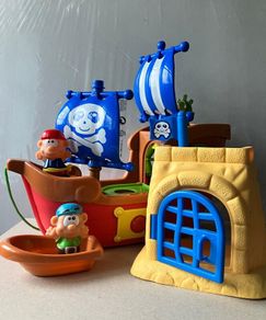 Pirate Ship Playset Pull Along