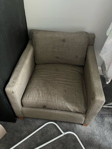 chair some stains but very comfortable and good condition