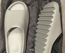 Yeezy Slides YS-01 Cream Brand new