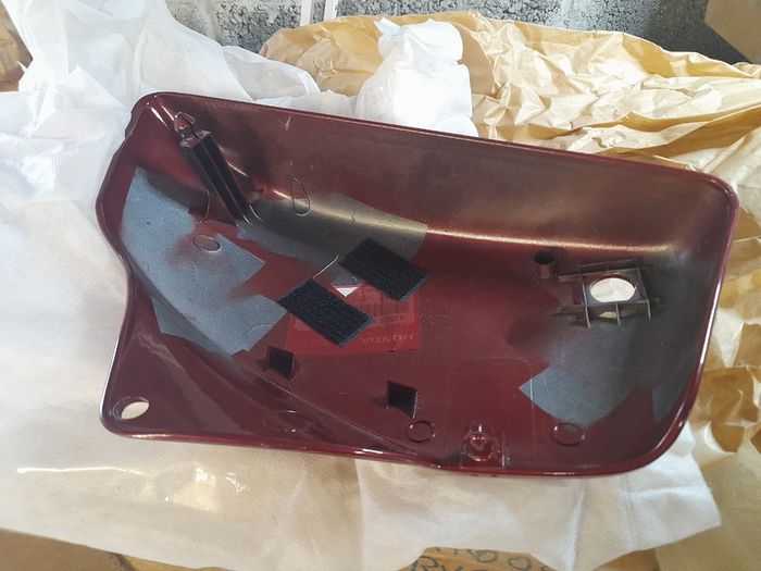 Honda VT1100 c2 side cover new right hand