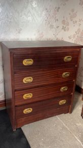 chest of drawers