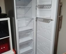 Powerpoint tall freezer freestanding