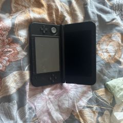 nintendo 3ds xl with game super Mario 3d land