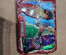 lego ninjago minifigures + tin