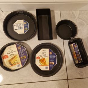 Cake tins