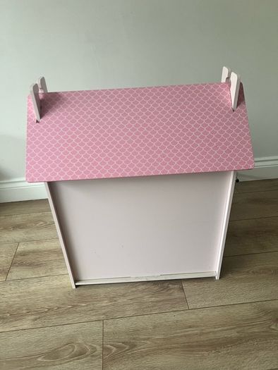 wooden dolls house with furniture & figures