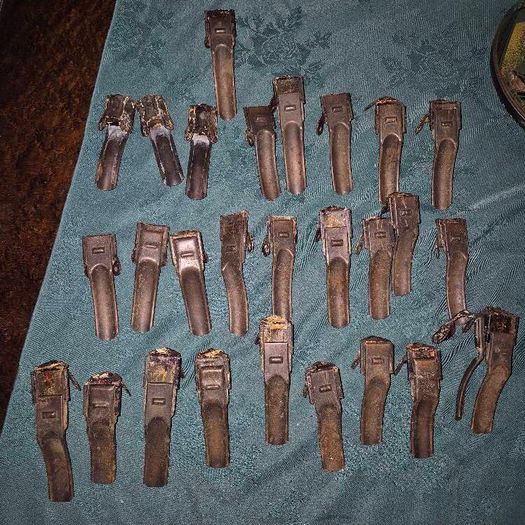 Rare Antique carpet clips x30 in metal copper tone