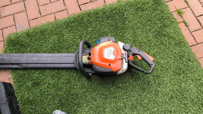 husqvarna hedge cutters