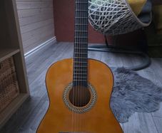 3/4 suze acoustic guitar