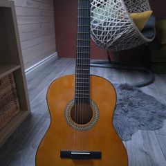3/4 suze acoustic guitar