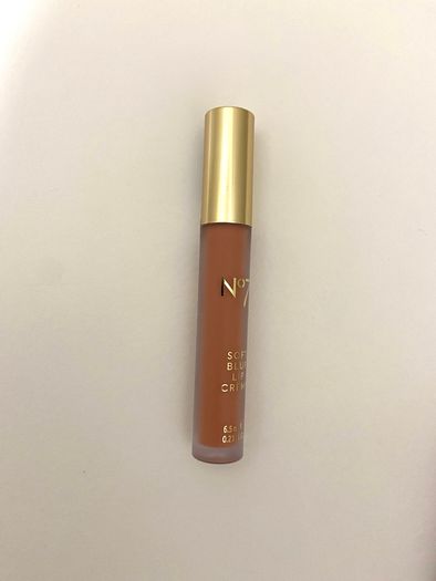 No 7 soft blur lip creme in peach nude