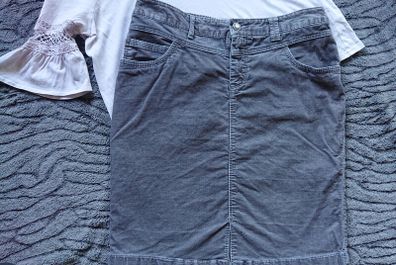 Yessica Grey Skirt. Size 10