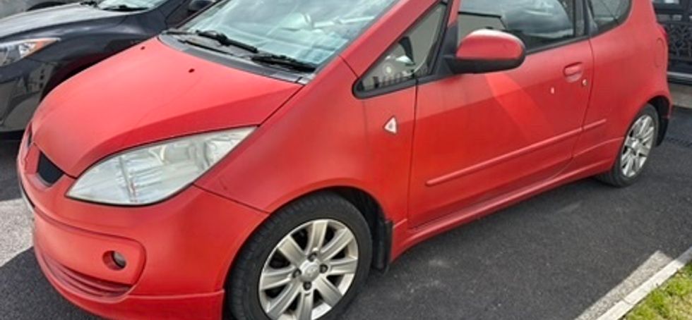 2006 Mitsubishi Colt for parts or repair