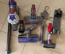 dyson V8