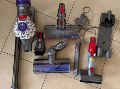 dyson V8