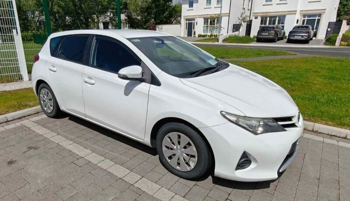 Toyota Auris 2014 two seater