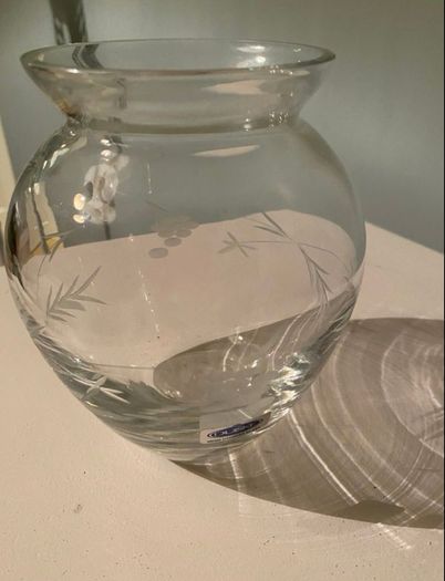 Duiske Irish etched glass vase with original sticker