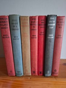 Bundle of hardback Famous Five Books