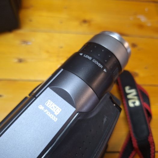 JVC GR-FXM333 Compact VHS-C Camcorder Bundle with 2.5" LCD, AC Adapter, Direct Power Coupler & Bag - 29211