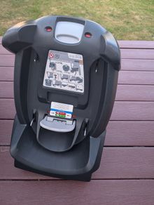 Baby car seat and ISOFIX base